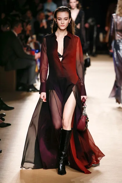 Look 48